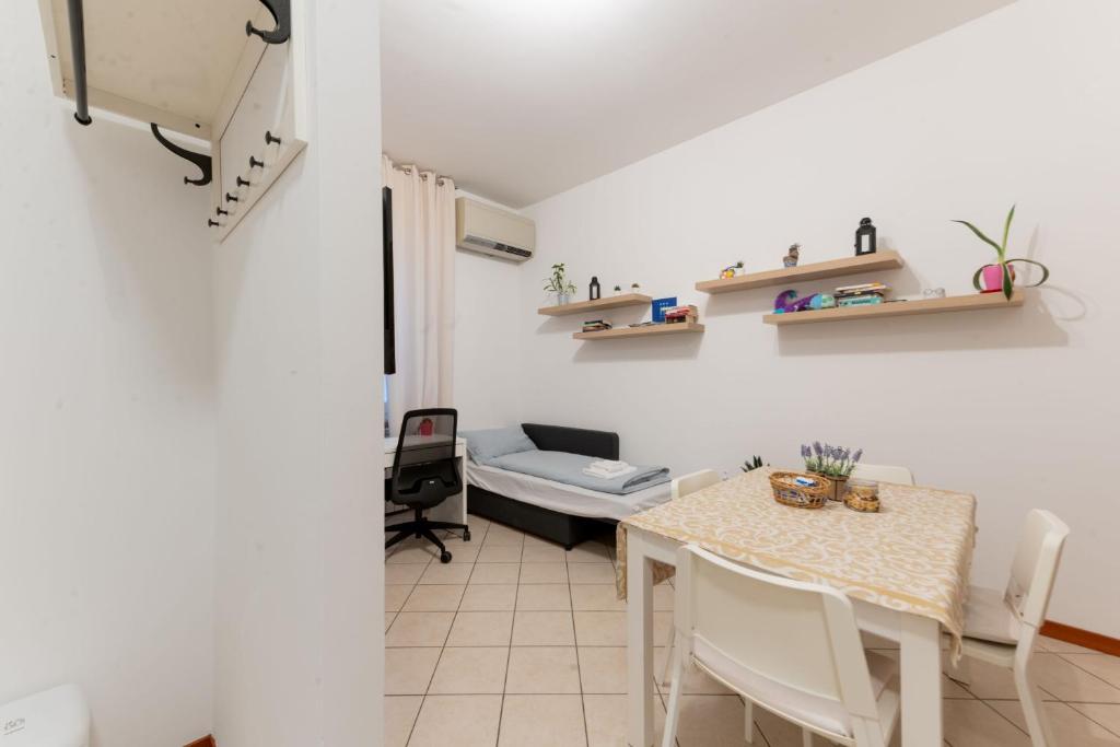 Foto dalla galleria di Holiday Apartment - Brescia centro - PARCHEGGIO PRIVATO a Brescia