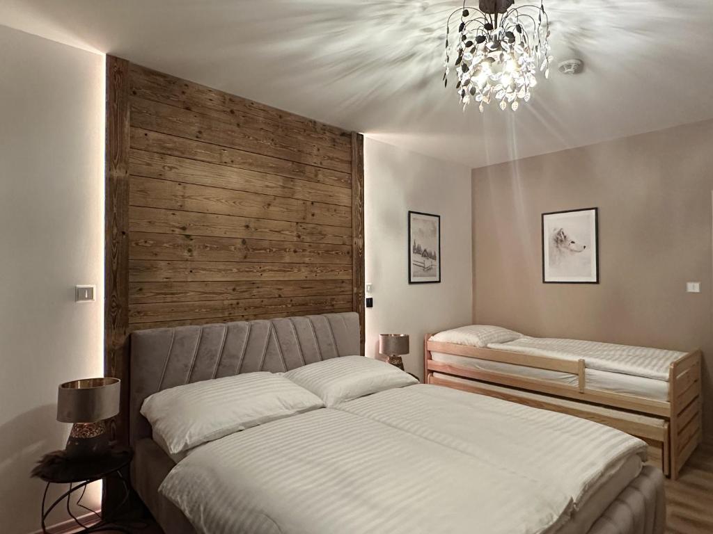 Postel nebo postele na pokoji v ubytování Apartmány Čerňák - Horňák - 4-6 osob, balkon, dvě parkovací místa