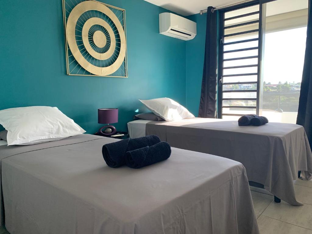Postel nebo postele na pokoji v ubytování Kaili Ocean view luxury 2BR AC throughout Fiber Wifi & Pool