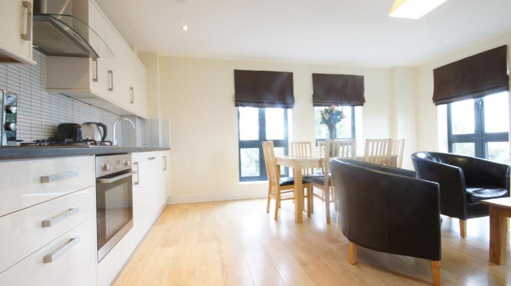 Lodge Drive Serviced Apartments - Superior Two-Bedroom Apartment