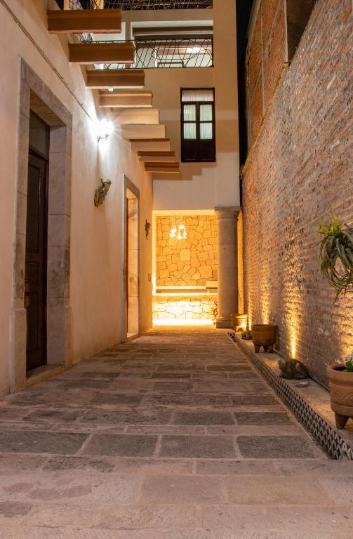 an empty hallway in an old building with a brick wall at Casa De Los Remedios Morelia in Morelia