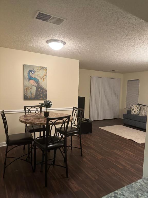 Fotografie z fotogalerie ubytování Quiet 2Bd Apt In Harbison v destinaci Columbia