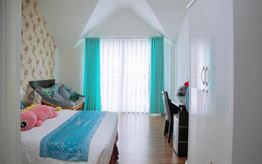 Giường trong phòng chung tại Dalat Eco Hotel