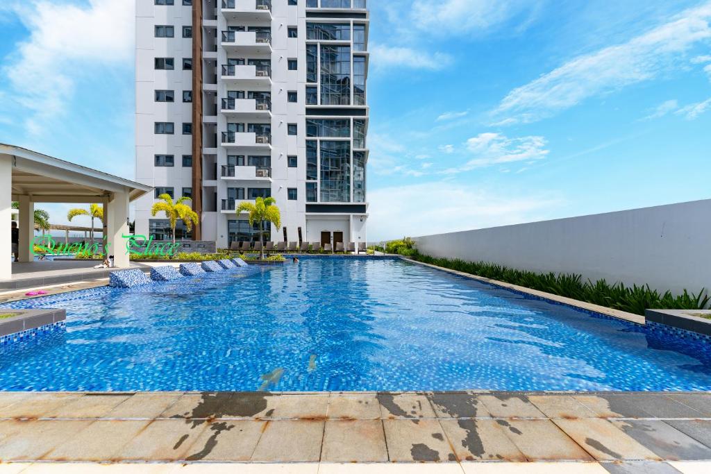 Mactan Newtown - New Modern Condo with Ocean View 내부 또는 인근 수영장