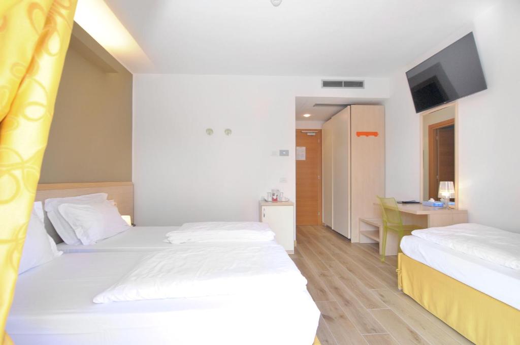 Eco Hotel Cleofe - Triple Room With Balcony