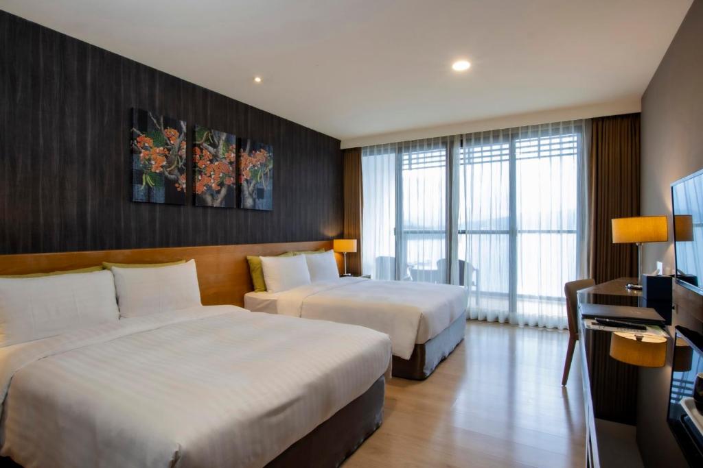 Postel nebo postele na pokoji v ubytování Lealea Garden Hotels - Sun Lake