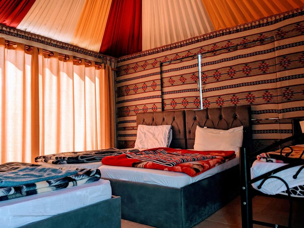Wadi Rum Camp & Jeep Tour - Deluxe Vierfachraum