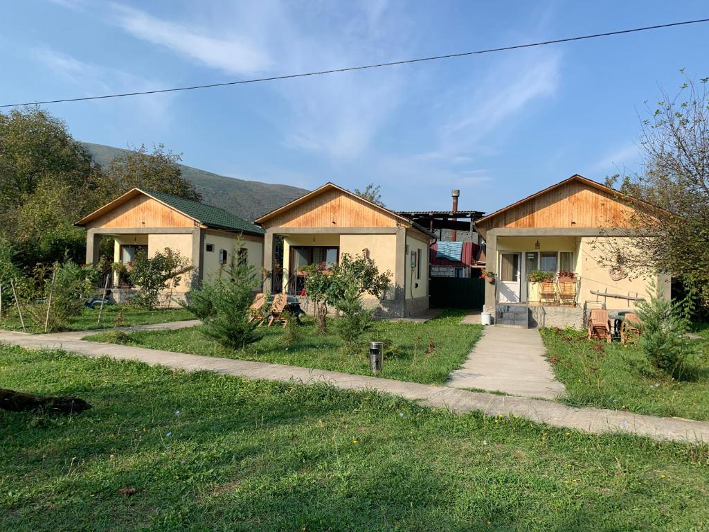 a couple of houses sitting on top of a yard at Taripiri in Ambrolauri