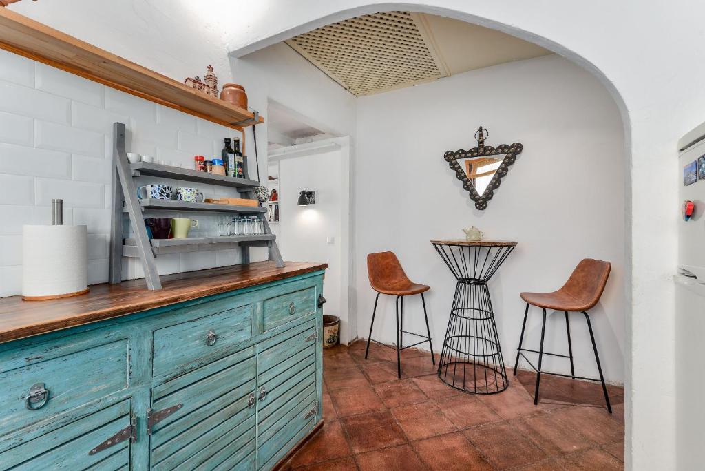 Kuchyňa alebo kuchynka v ubytovaní Apartamento con alma vintage en el Casco Antiguo