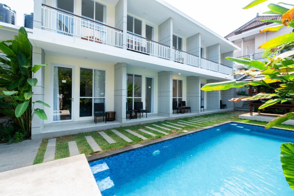 an exterior view of a villa with a swimming pool at Sapo Jimbaran Bali in Ungasan