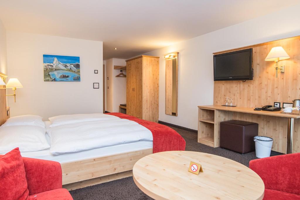 Postel nebo postele na pokoji v ubytování Hotel Taescherhof
