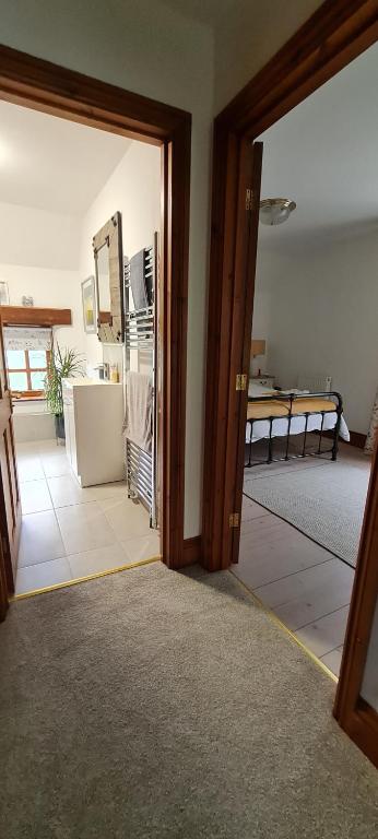 Postel nebo postele na pokoji v ubytování Delightful Devon Cottage