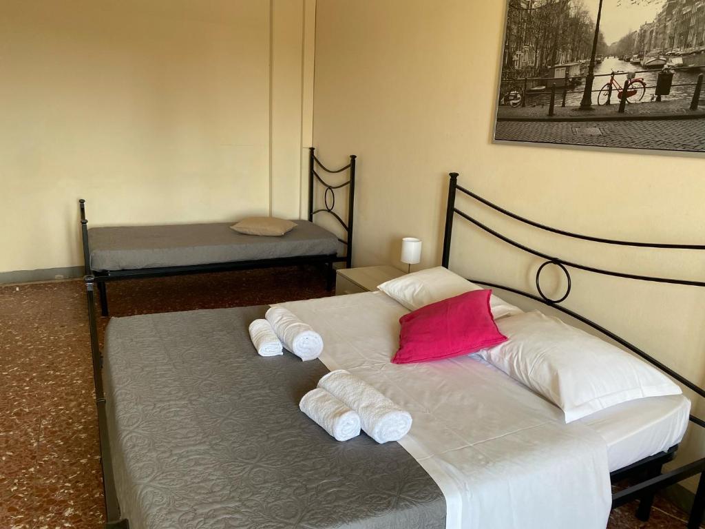 You & Me - Double Room With Shared Bathroom