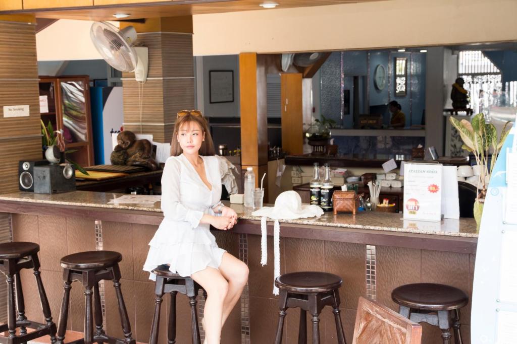 S Lodge Pattaya formally Sabai Lodge - Resim 10