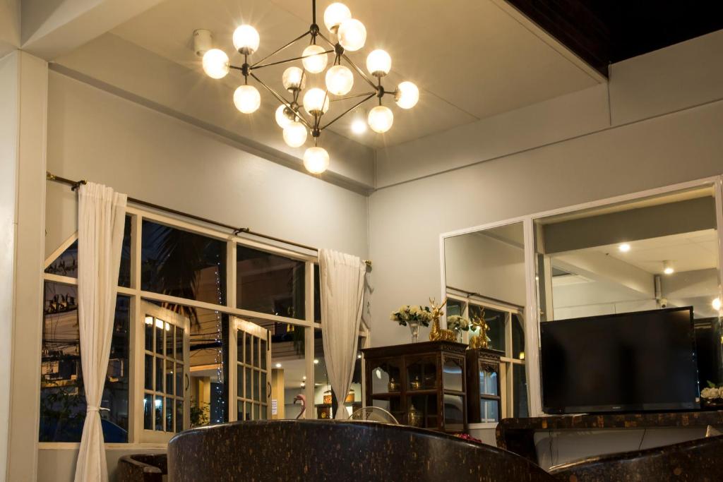 S Lodge Pattaya formally Sabai Lodge - Resim 18