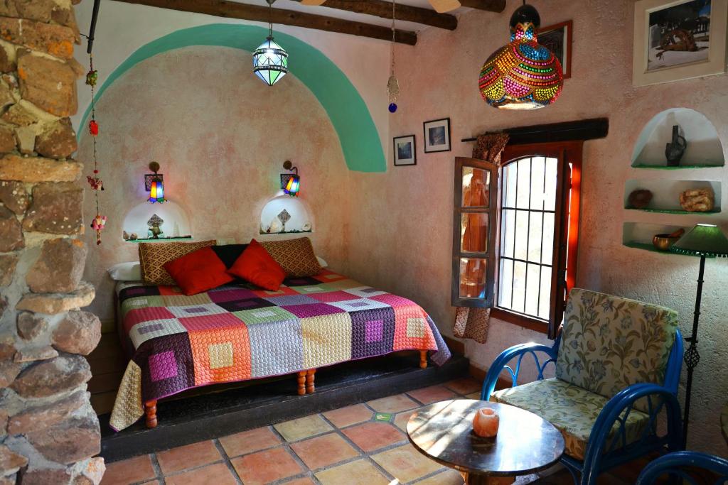 A bed or beds in a room at Casita con Chimenea en Complejo Rural CAMPO FELIZ del amor