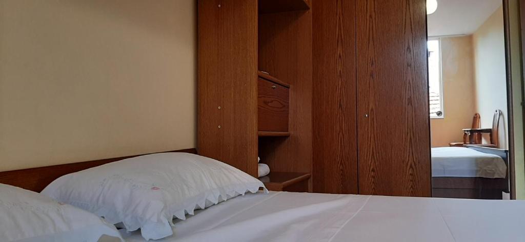 Postel nebo postele na pokoji v ubytování Enki's Guesthouse