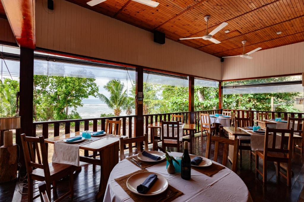 Restaurace v ubytování Villa Anse La Blague