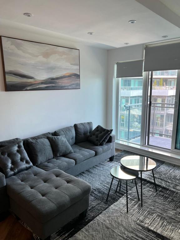 Gallery image of 2 Bedrooms Waterfront Condo in Toronto