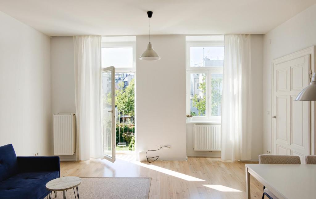 MINIMALISTIC STUDIO NEAR NASCHMARKT - 1