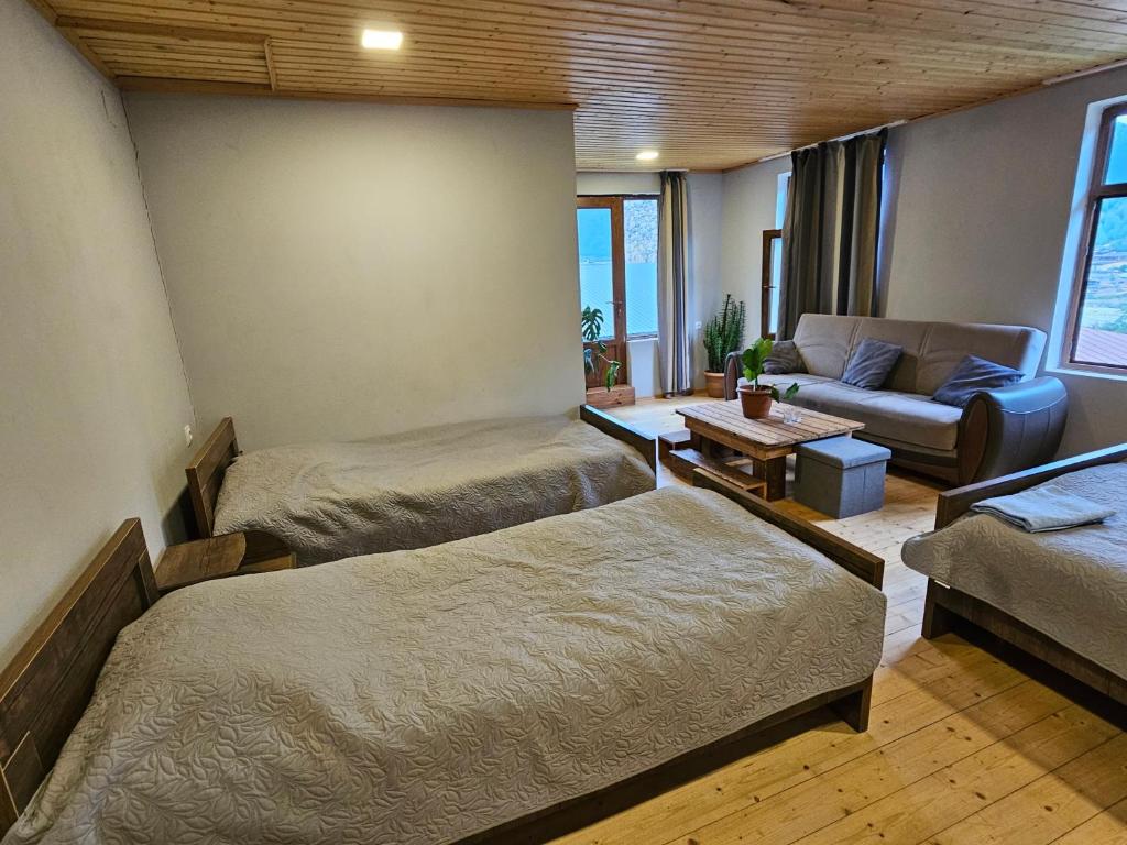 Postel nebo postele na pokoji v ubytování Guest House Goshtela