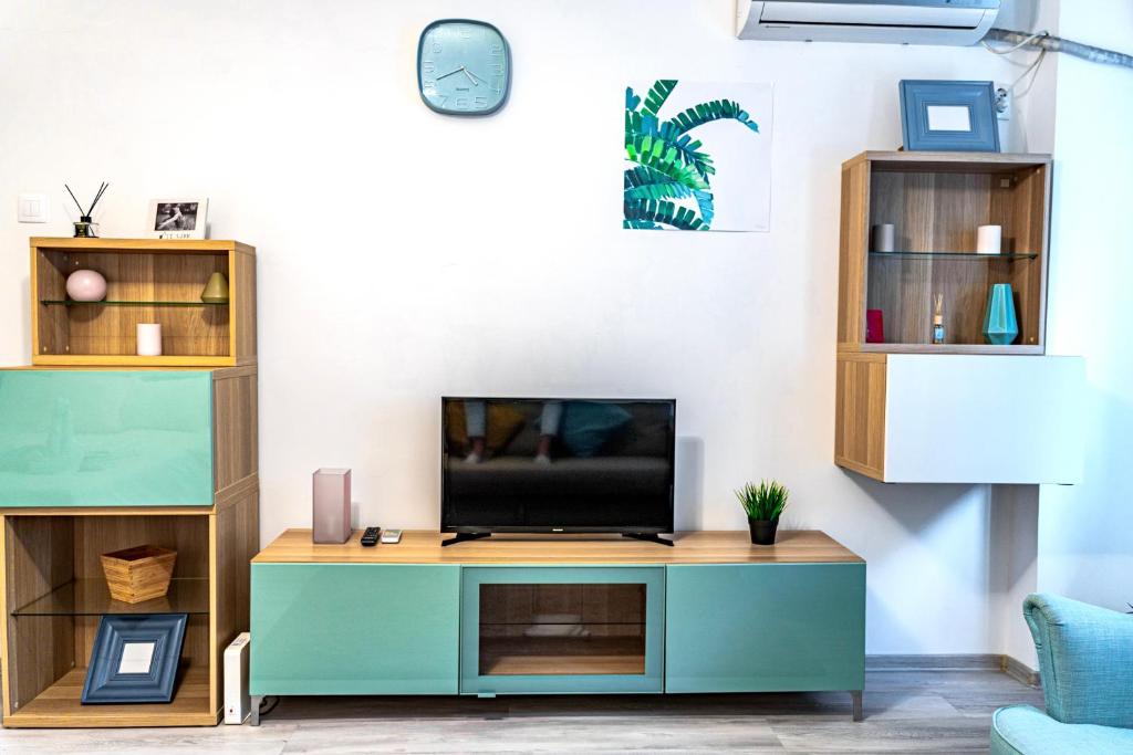 Un televizor și/sau centru de divertisment la Hacienda Arhitectura - City Center Modern Studio