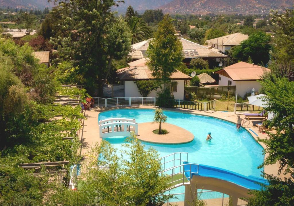 Ein Blick auf den Pool von der Unterkunft Hostería y Spa Llano Real oder aus der Nähe