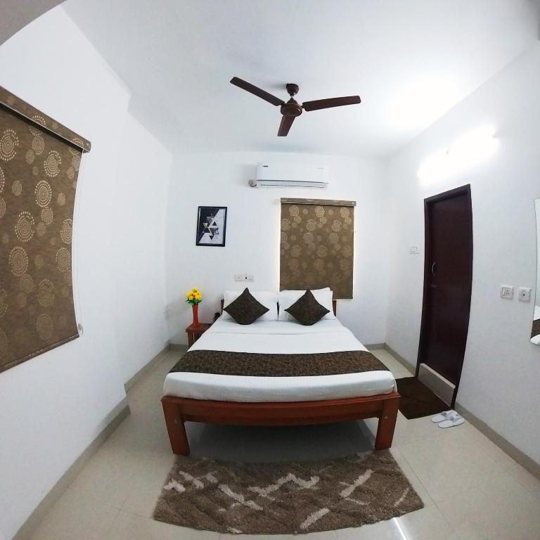 Postel nebo postele na pokoji v ubytování Royal Beach Service Apartment