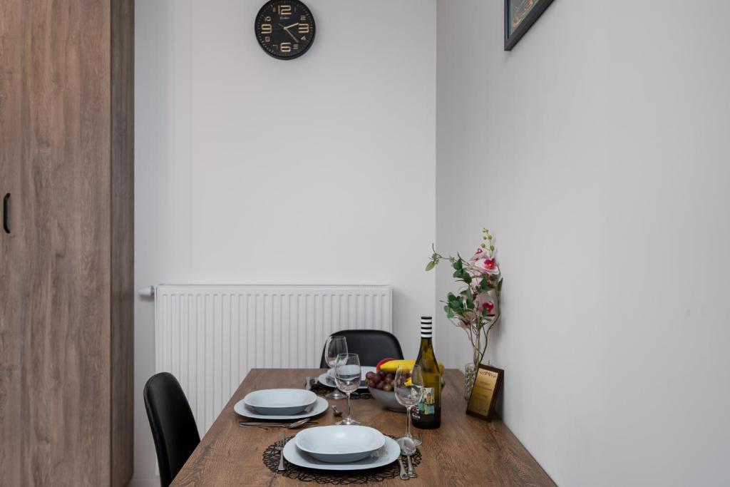 ApartWro 4th-City Square Railway Station balcony, garage, bicycles - 4