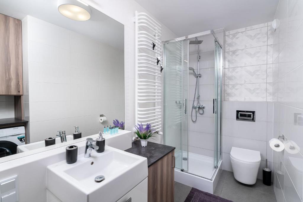 ApartWro 4th-City Square Railway Station balcony, garage, bicycles - 9