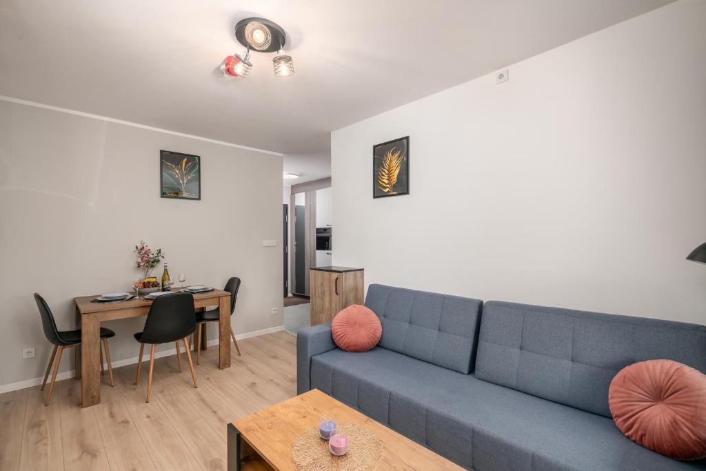 ApartWro 4th-City Square Railway Station balcony, garage, bicycles - 2