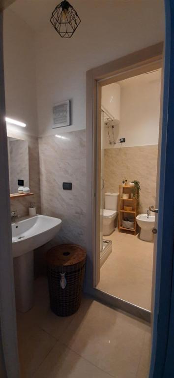 a bathroom with a sink and a tub and a toilet at L’angolo d’aMare in Lerici