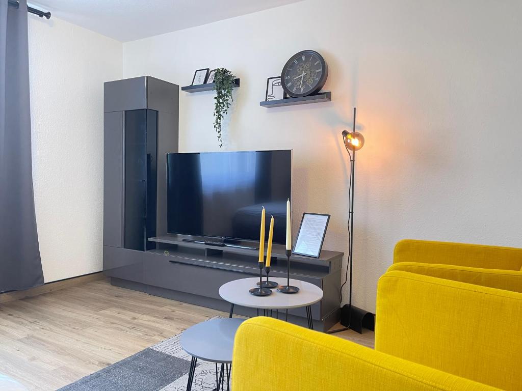 TV/Unterhaltungsangebot in der Unterkunft Black&Yellow Designer Apartment Bielefeld