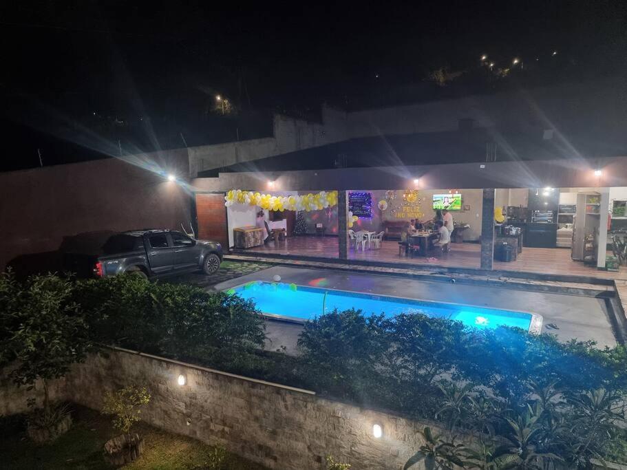 Afbeelding uit fotogalerij van Dara House apart e eventos com piscina, sauna, Jacuzzi e área gourmet para festas in Cachoeira do Campo
