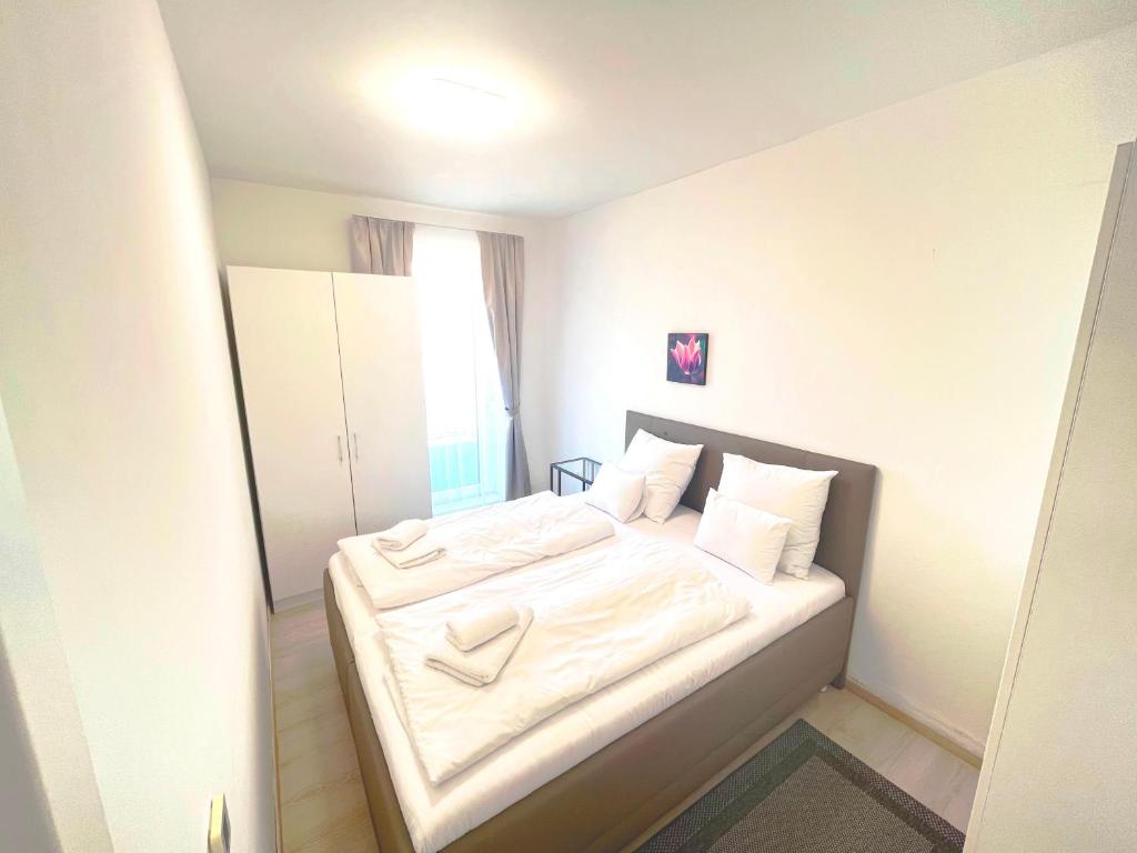 Posteľ alebo postele v izbe v ubytovaní BUDAPEST DOWNTOWN RESIDENCES LEO - AC, ELEVATOR, TERRACE