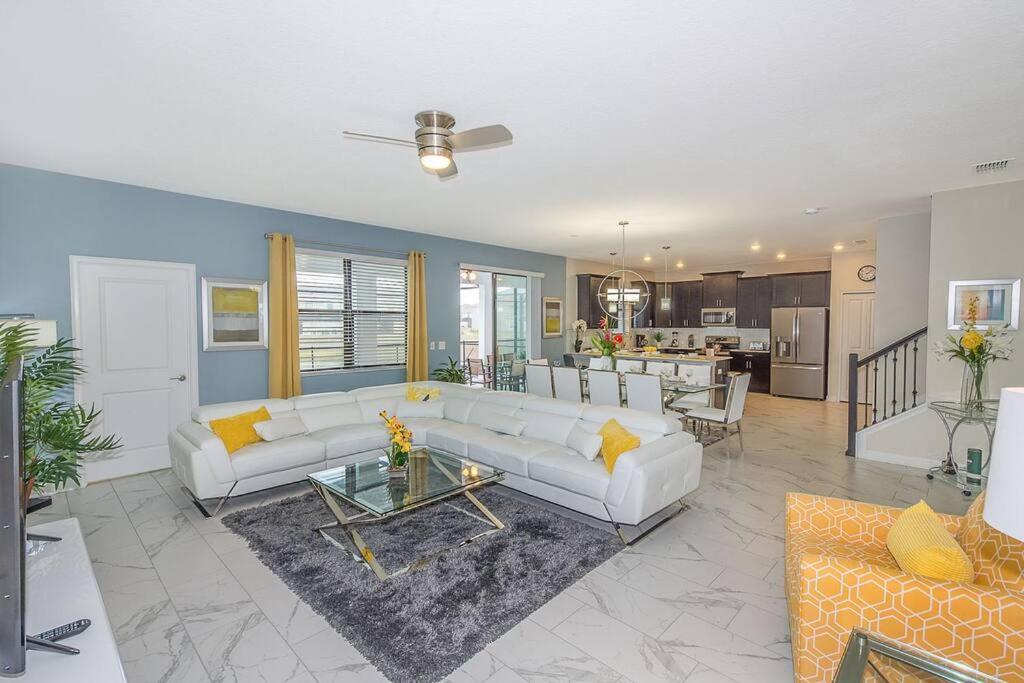 Luxury Villa inside Storey Lake, Kissimmee No Extra Fees, Kissimmee