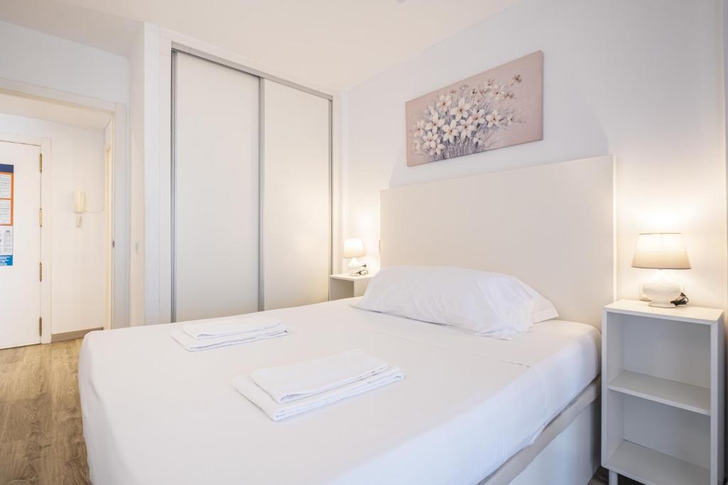 Posteľ alebo postele v izbe v ubytovaní Loix Mar 11-E Apartment Levante Beach