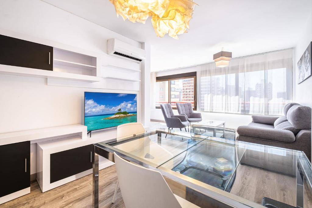 Televízia a/alebo spoločenská miestnosť v ubytovaní Loix Mar 11-E Apartment Levante Beach