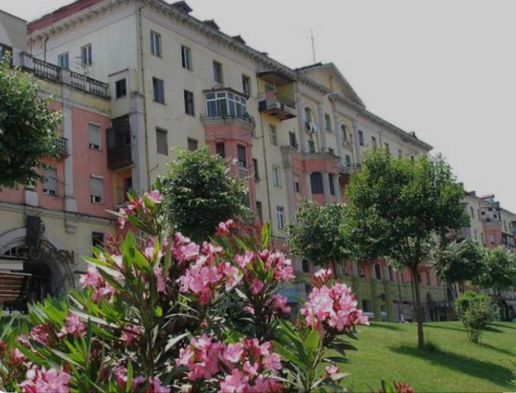 Central Urban Blloku Apartment - Imazhi 6