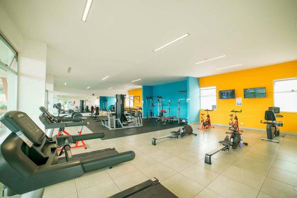 Fitness centrum a/nebo fitness zařízení v ubytování Charming Retreat Heredia: Your Home Away from Home