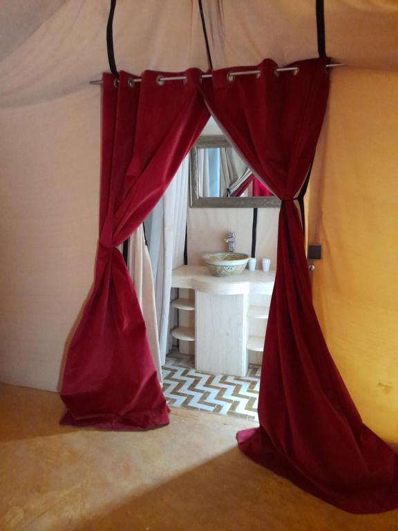 Postel nebo postele na pokoji v ubytování Sahara Stories Camp " Heated Tents"
