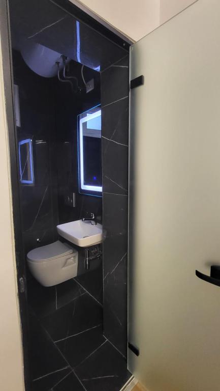 Koupelna v ubytování Karanxha's room