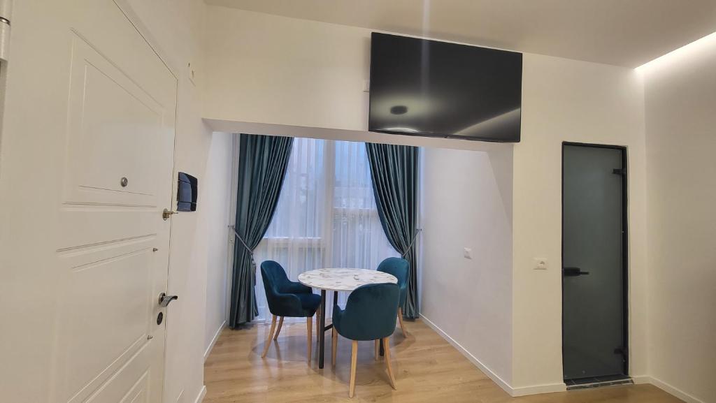 TV a/nebo společenská místnost v ubytování Karanxha's room