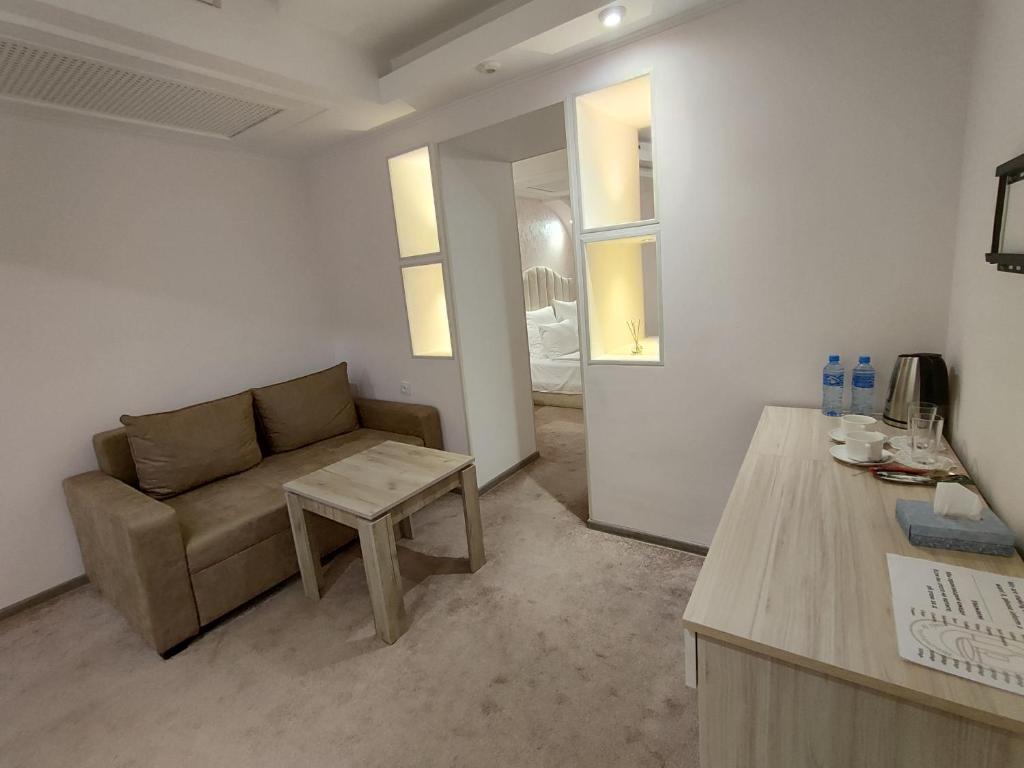 Posezení v ubytování DeLin Hotel And Tours