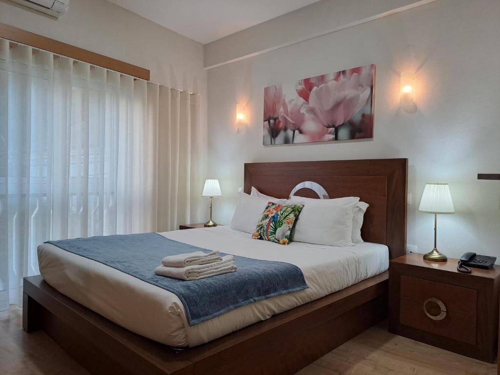 Ein Bett oder Betten in einem Zimmer der Unterkunft Hotel SQUARE