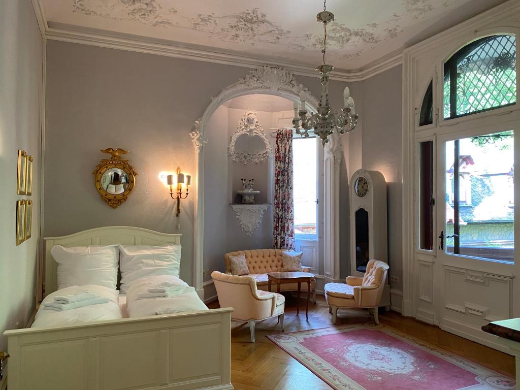 a bedroom with a bed and a living room at Schloss Langenzell, Grafensuite in Wiesenbach
