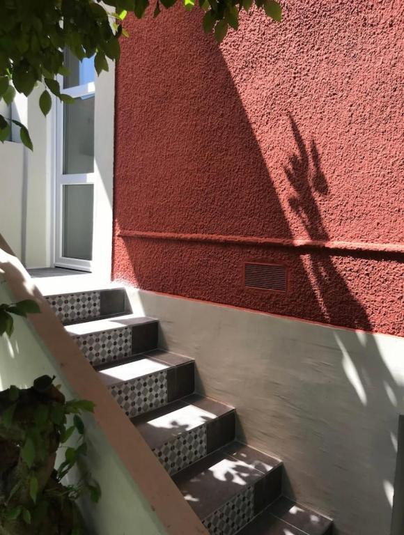a shadow of a person on the side of a building at Maison confortable avec jardin à 2 pas de Paris in Fontenay-sous-Bois