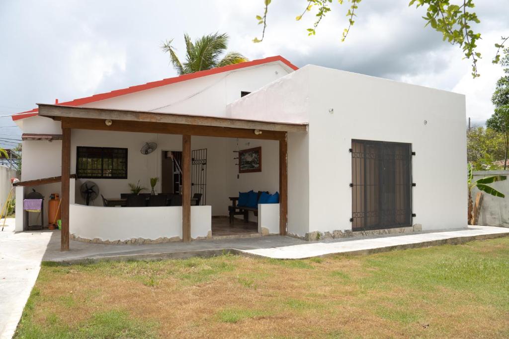 a small white house with a red roof at Villa Rosandri in Bayahibe