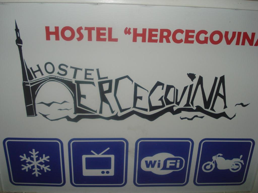 una señal para una sala de urgencias del hospital con señales en ella en Hostel Hercegovina en Mostar