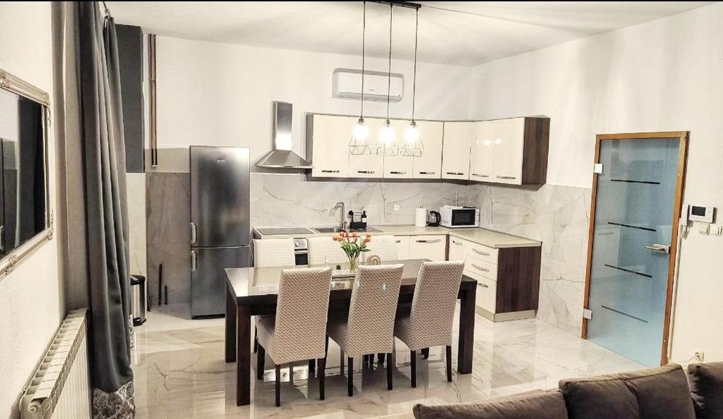 Kuchyň nebo kuchyňský kout v ubytování Kosante - luxury apartment - 150 m2 with fitness room